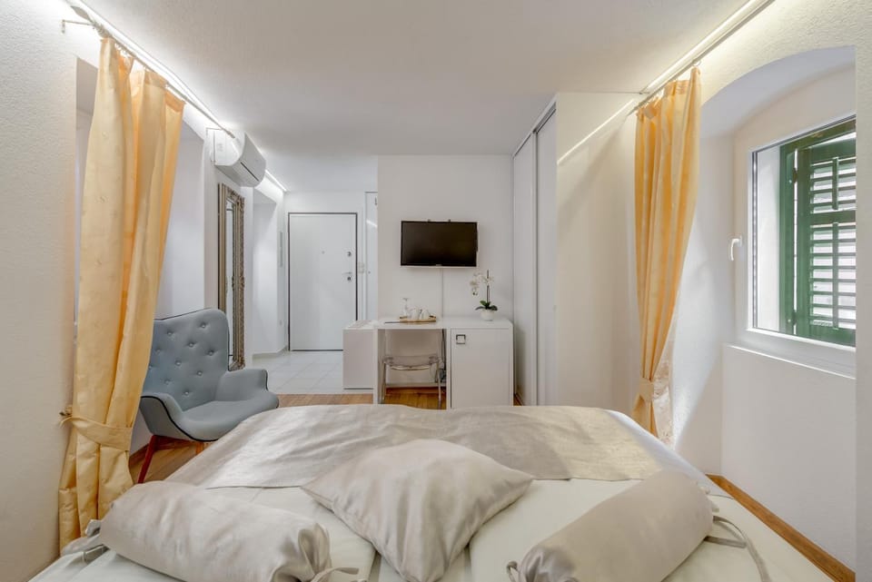 Other, Photo of the whole room