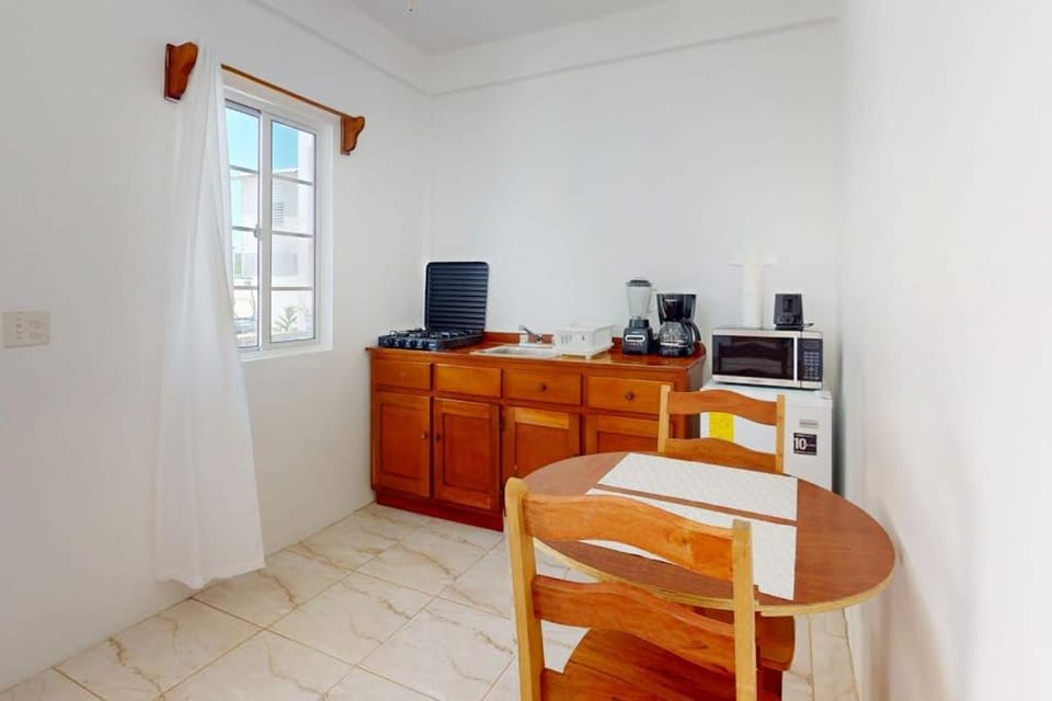 Charming single-level apartment with kitchenette and great location Apartment in Belize District