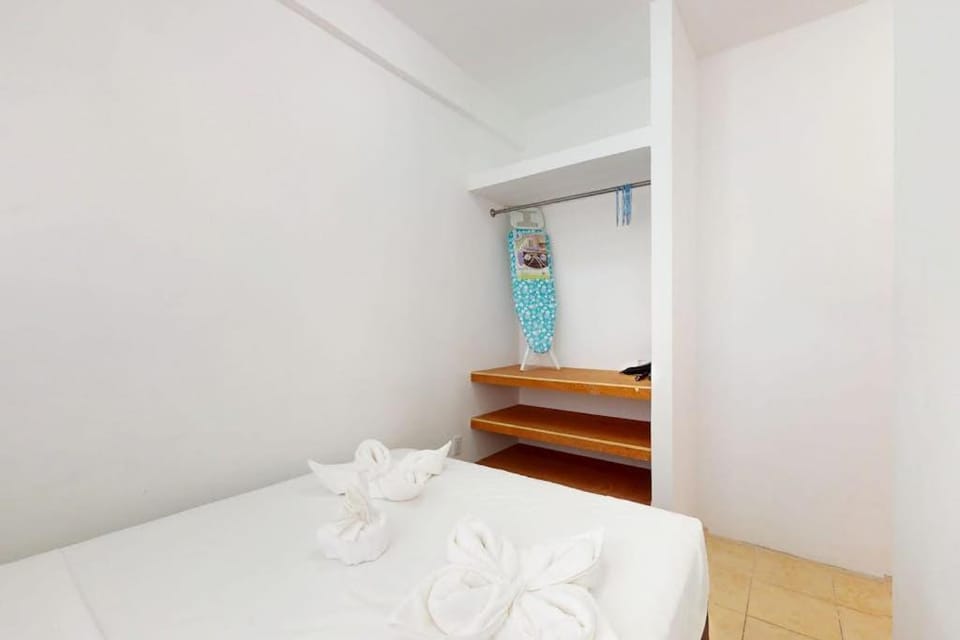 Cozy island retreat with WiFi functional kitchenette and near to restaurants Apartment in Belize District