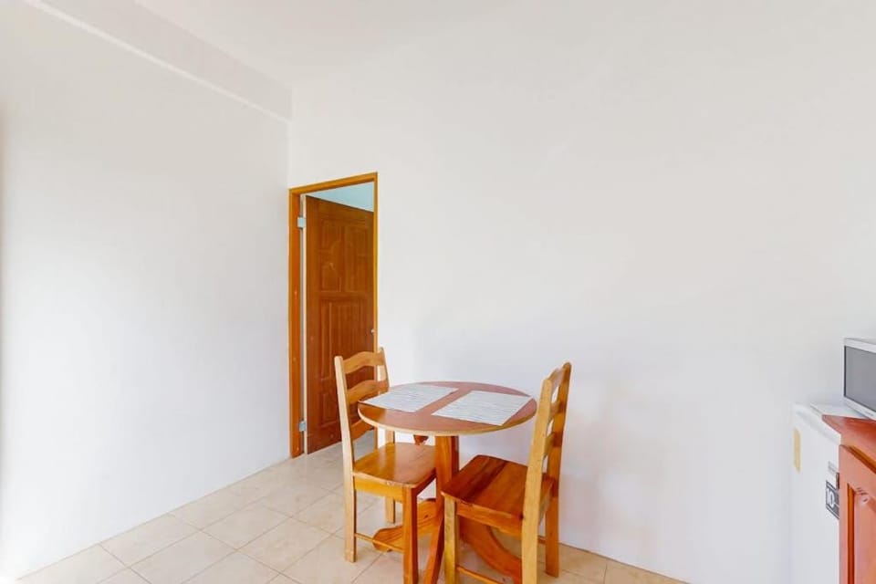 Charming single-level apartment with kitchenette and great location Apartment in Belize District