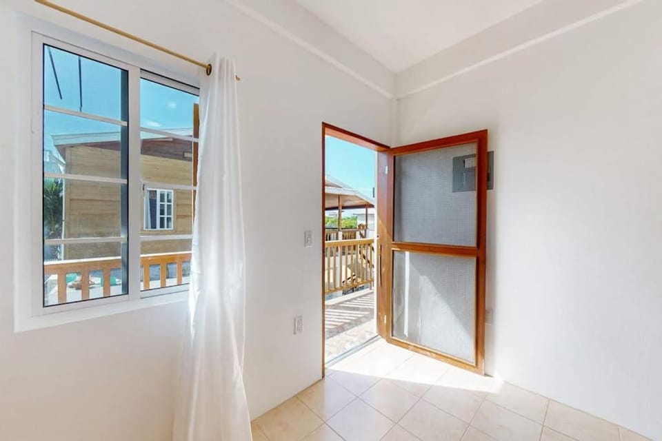 Charming single-level apartment with kitchenette and great location Apartment in Belize District