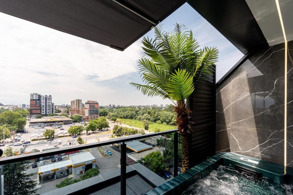 Day, Natural landscape, View (from property/room), Balcony/Terrace, City view
