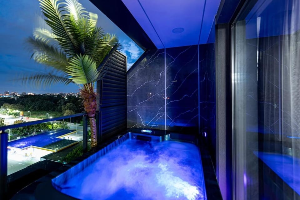 Night, Hot Tub