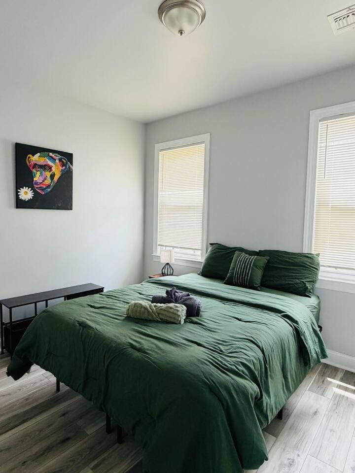All-Inclusive 3BR EWR 10 Min+NY TrainSleeps 6-8 Apartment in Irvington