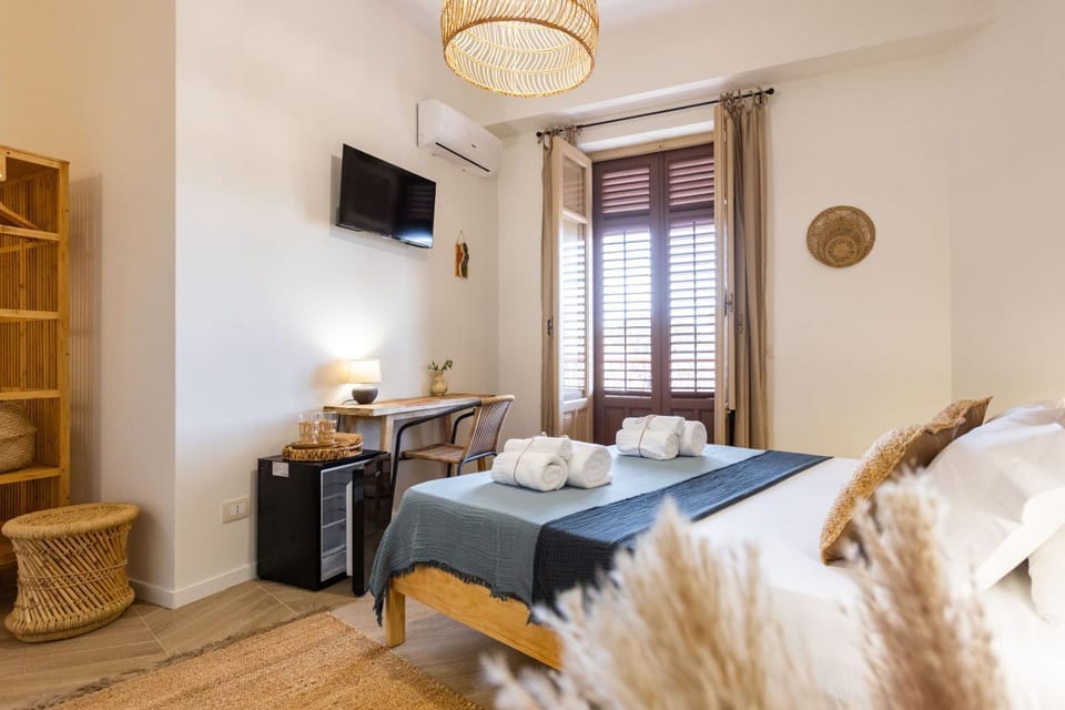 TV and multimedia, Photo of the whole room, minibar