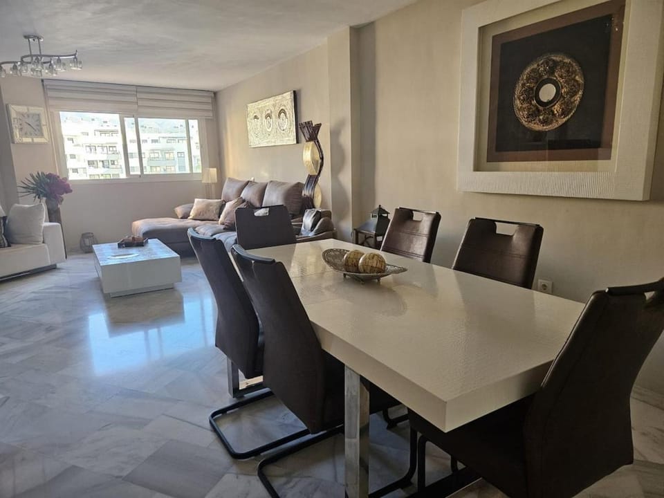 Communal lounge/ TV room, Dining area
