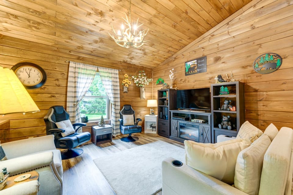 Great for Elk Viewing! Creekside Maggie Valley Gem House in Maggie Valley