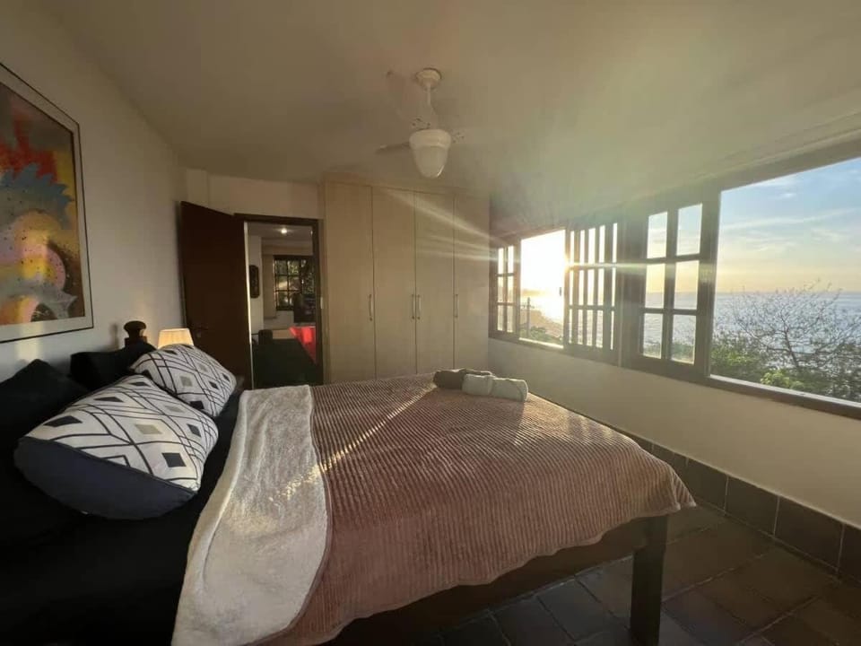 Oceanfront apartment and sunrise view Apartment in Rio de Janeiro