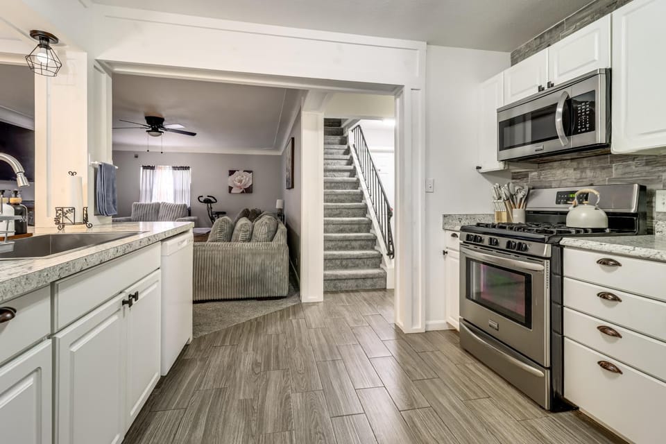 4 Mi to UToledo! Cozy Family Home House in Toledo
