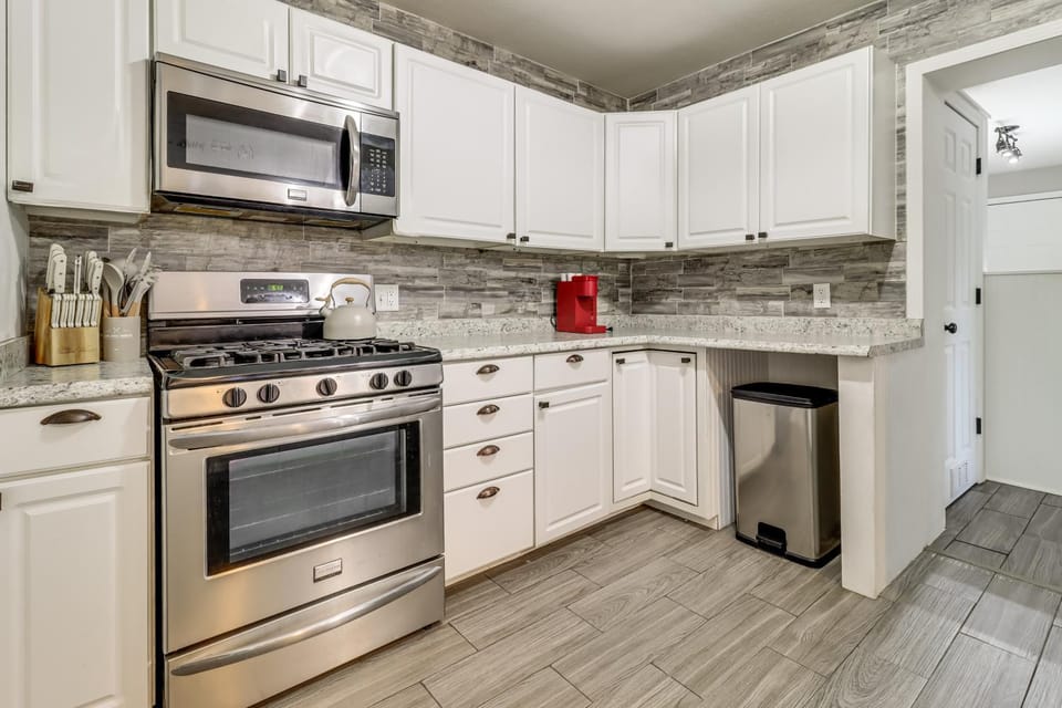 4 Mi to UToledo! Cozy Family Home House in Toledo