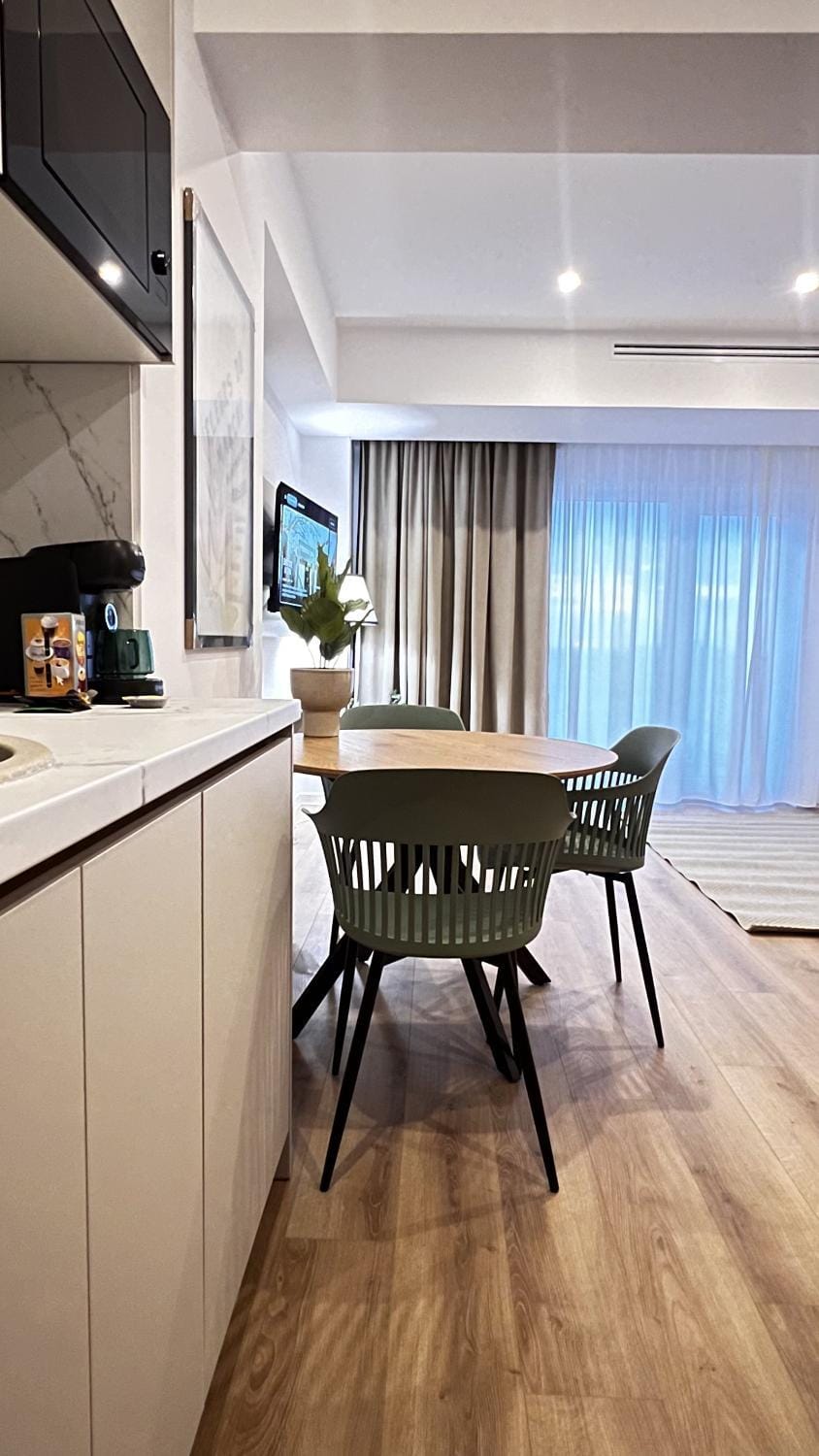 TV and multimedia, Kitchen or kitchenette, Living room, Seating area, Dining area, minibar