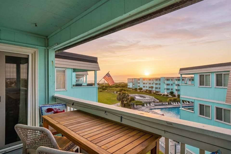 Beach Getaway w Pool & Private Balcony Apartment in Atlantic Beach
