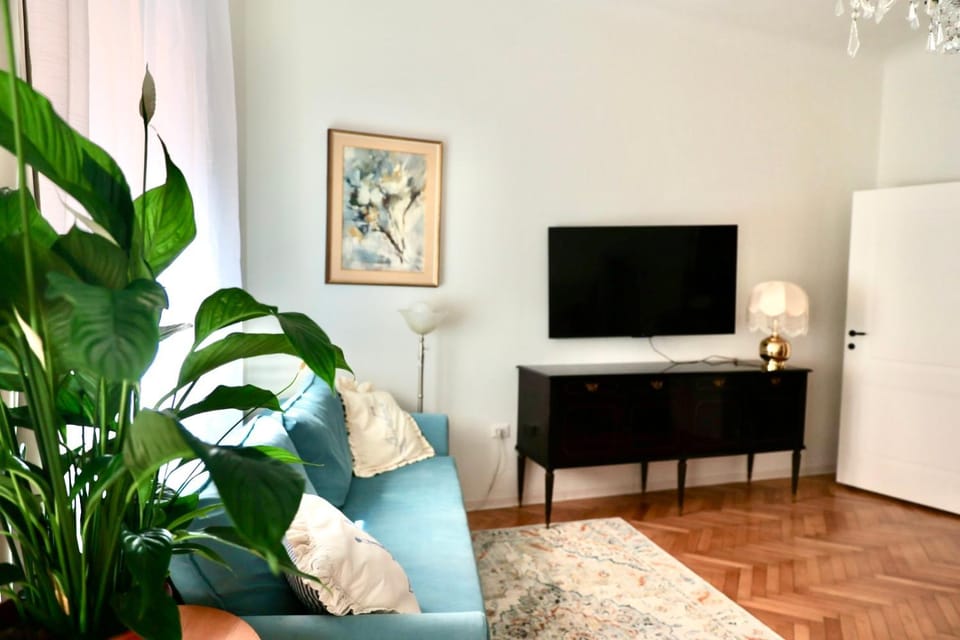 Communal lounge/ TV room, TV and multimedia, Living room, Seating area