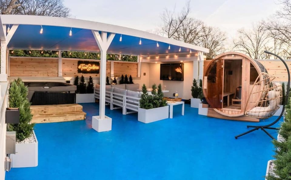 Teeni Santorini Rooftop Lounge Sauna & Hot Tub House in Charlotte