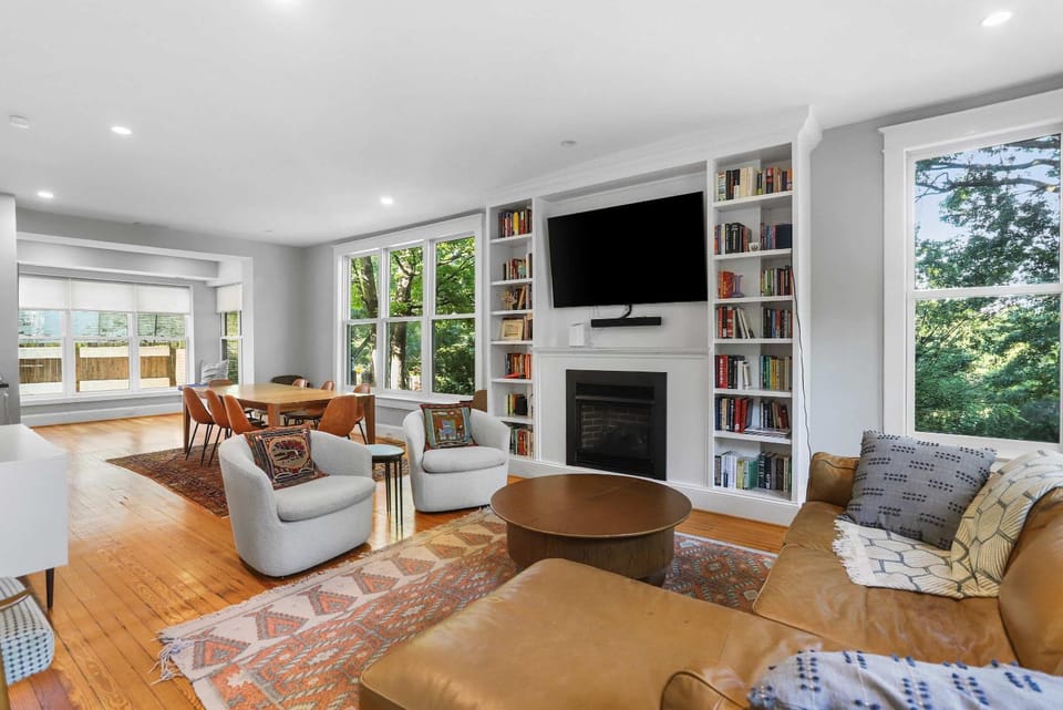 Sojourn Sunlit 4BD Rowhome on Capitol Hill House in Capitol Hill