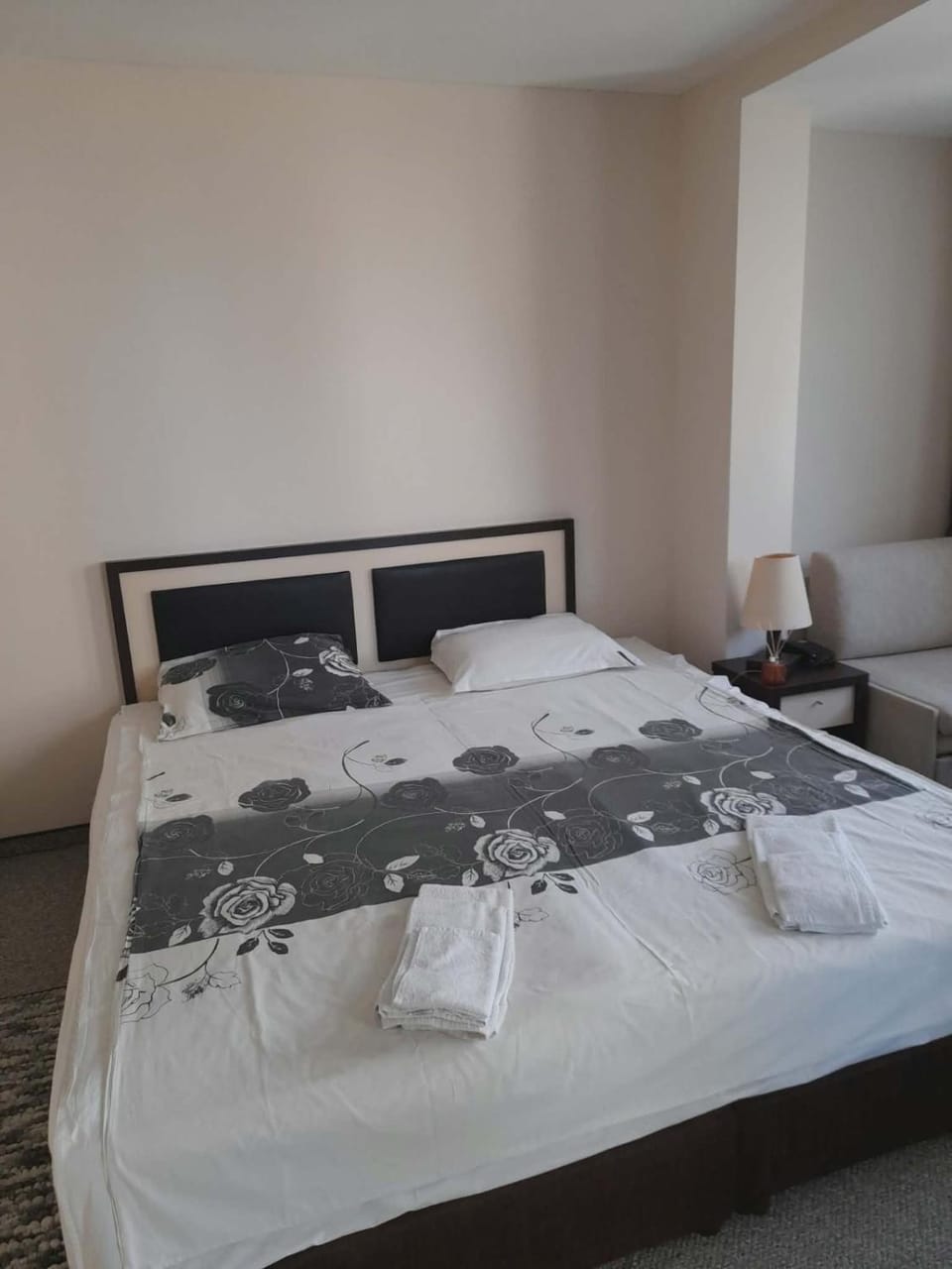Bed, Seating area, Bedroom