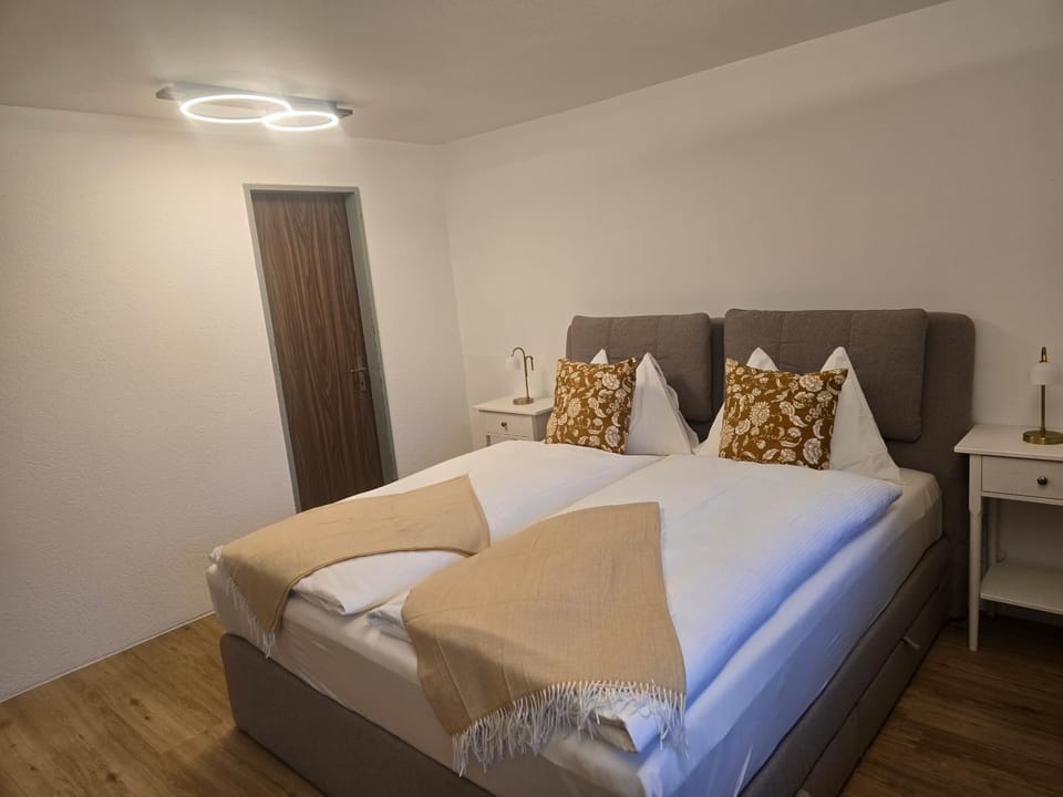 Photo of the whole room, Bedroom