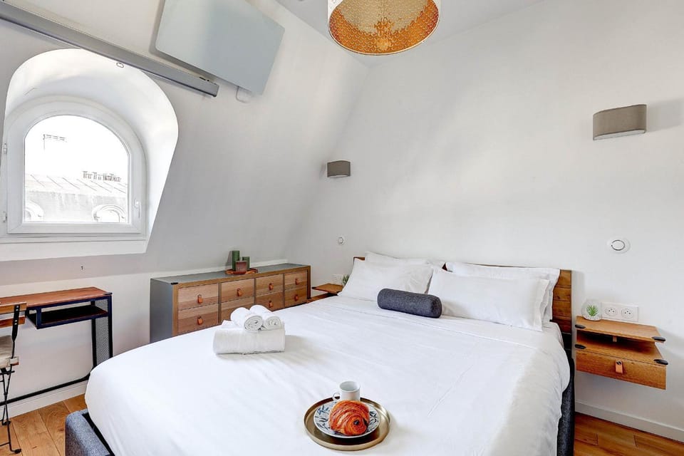 Bed, Photo of the whole room, Bedroom