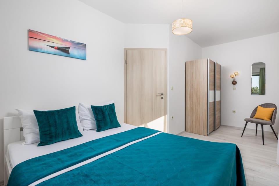 Bedroom, wardrobe