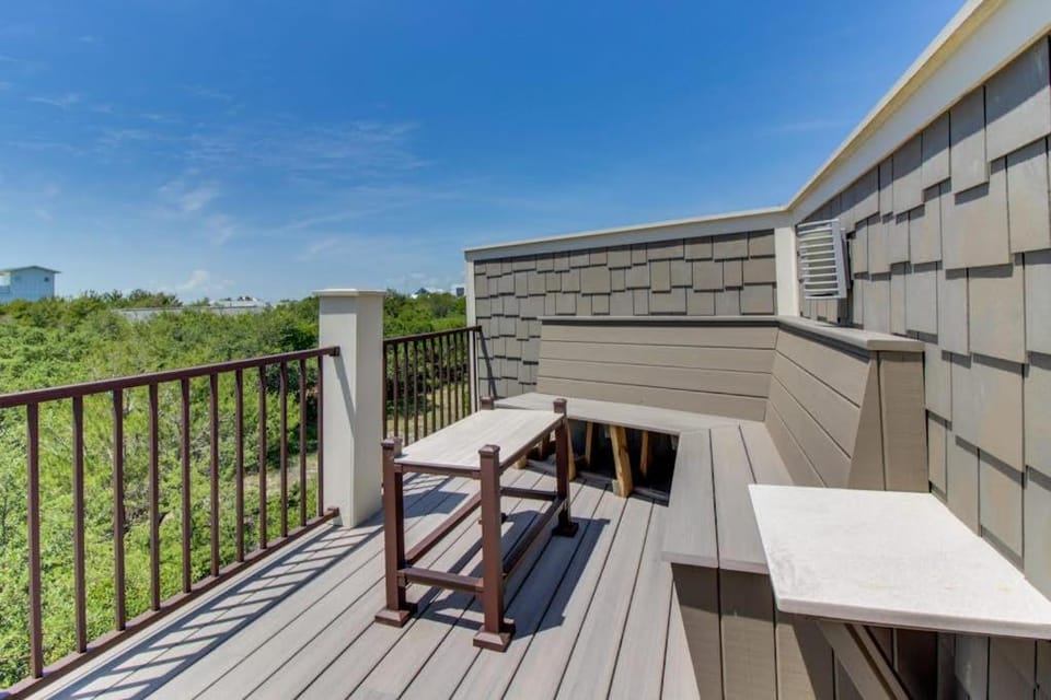 Seaside home with WiFi ocean views shared pool & plenty of room House in Inlet Beach