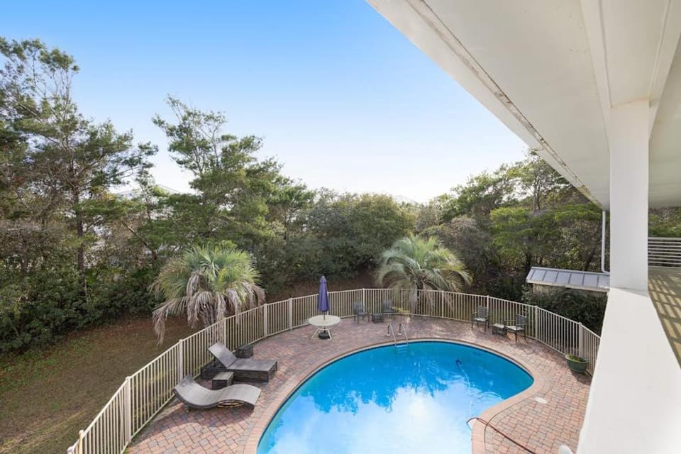 Snowbird-friendly house in Inlet Beach near beach with pool balcony W&D House in Inlet Beach