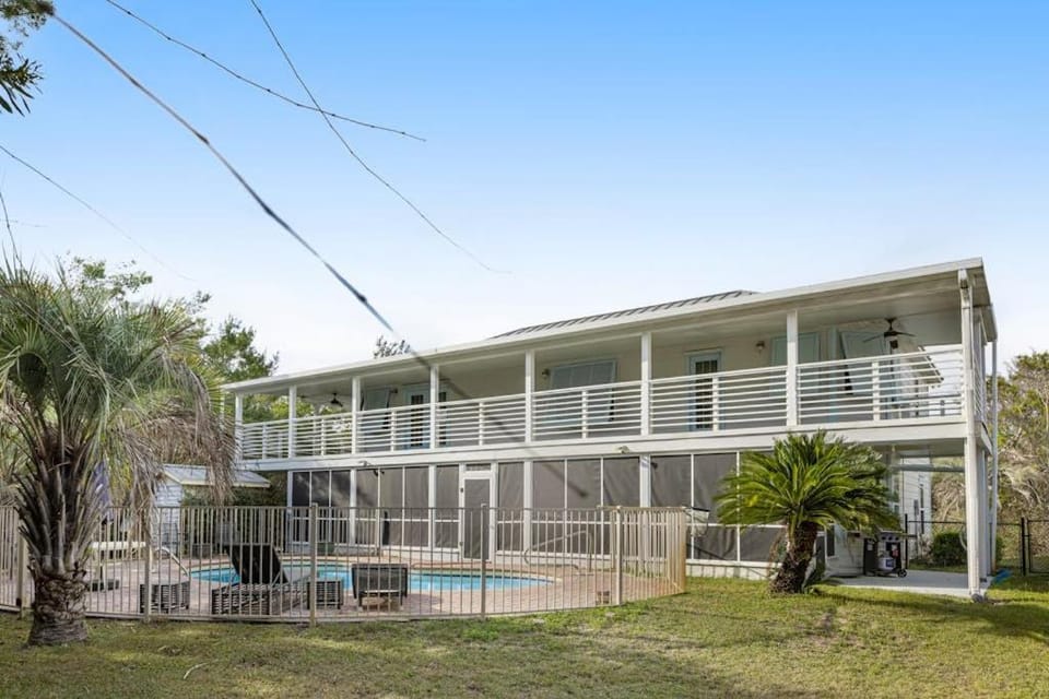 Snowbird-friendly house in Inlet Beach near beach with pool balcony W&D House in Inlet Beach