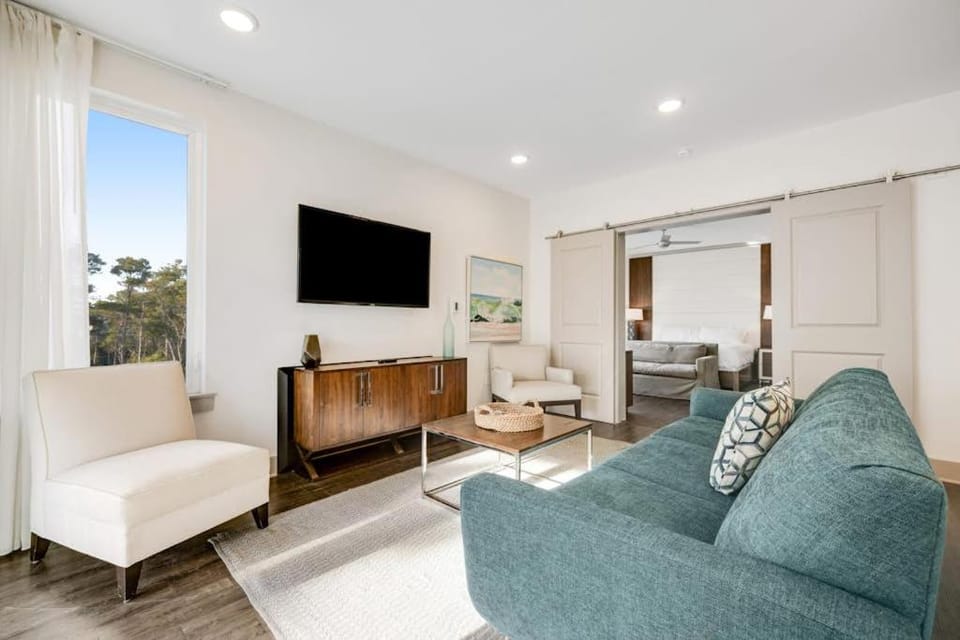 Third-floor luxury condo near beach with resort pool gym & EV chargers House in Inlet Beach
