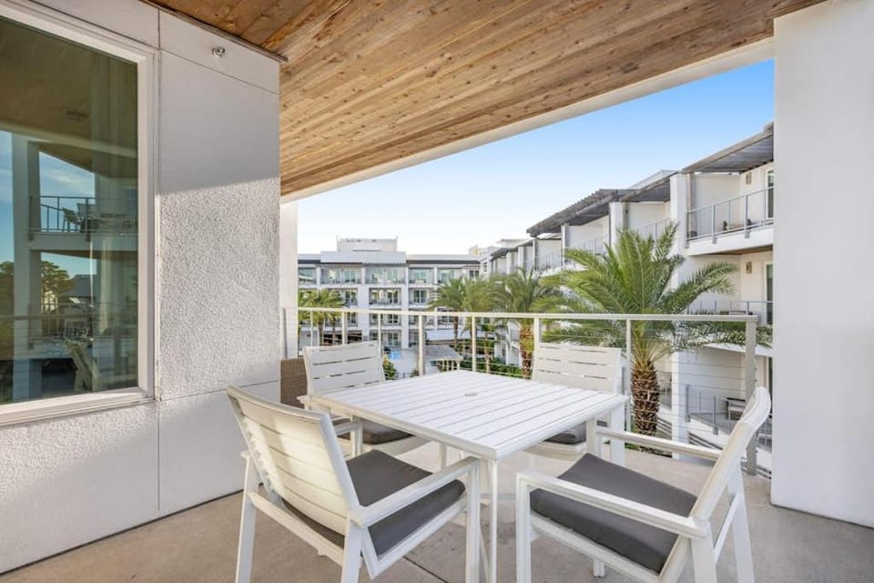 Third-floor luxury condo near beach with resort pool gym & EV chargers House in Inlet Beach
