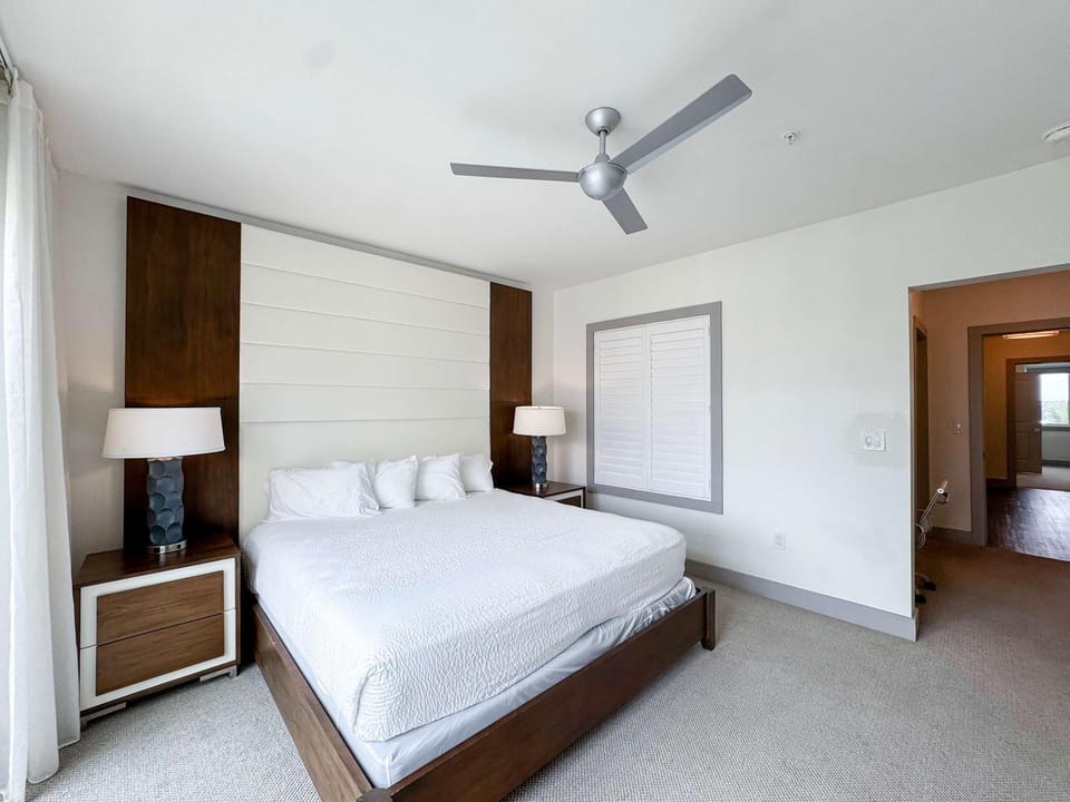 Pool-view condo with on-site pool hot tub roof deck gym & balcony House in Inlet Beach