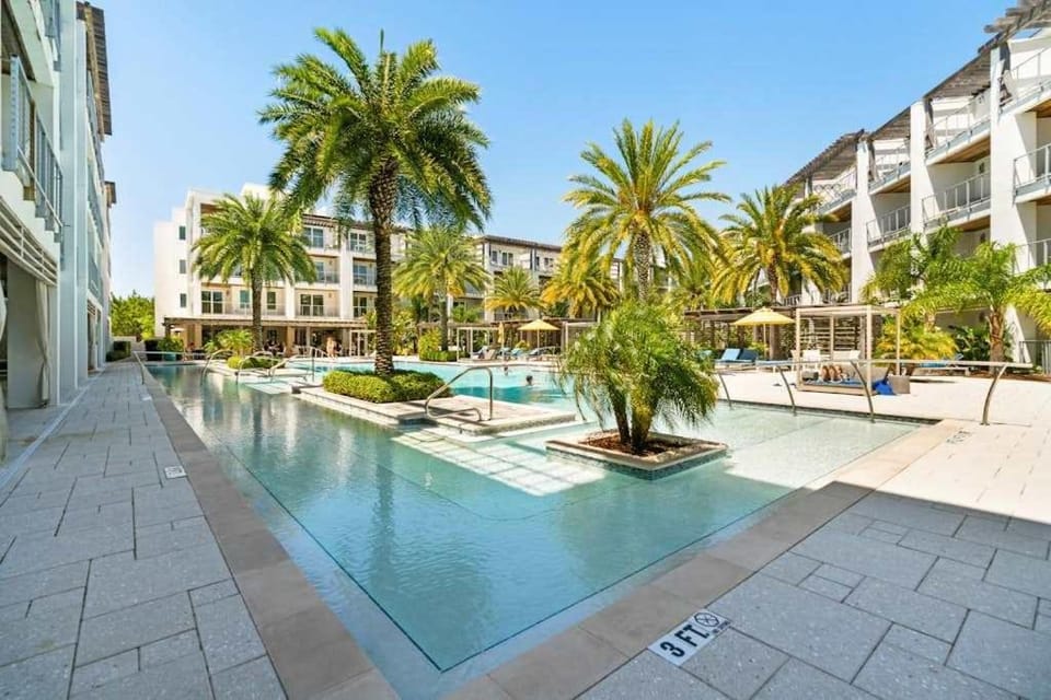 Pool-view condo with on-site pool hot tub roof deck gym & balcony House in Inlet Beach