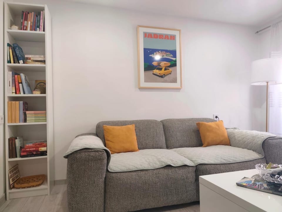Library, Living room, Seating area
