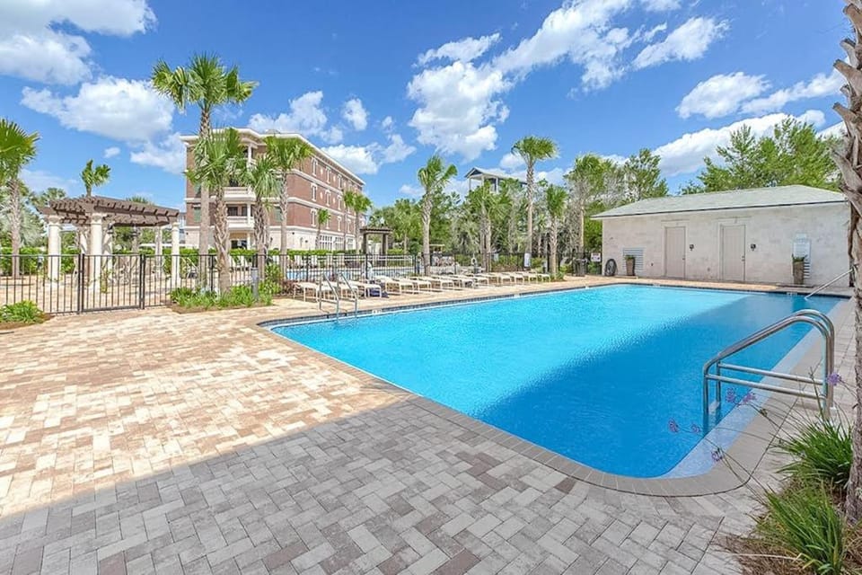 Spacious sunny studio with central AC pool hot tub beach tram & beach access Apartment in Rosemary Beach