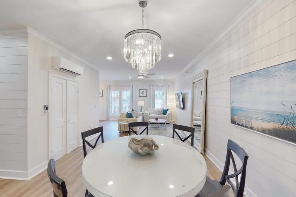 Spacious sunny studio with central AC pool hot tub beach tram & beach access Apartment in Rosemary Beach