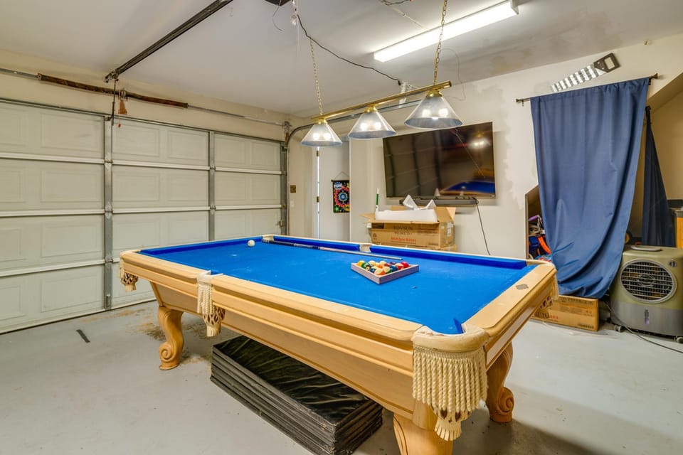 Pool & Shared Game Area! Home 7 Mi to Dtwn Tomball House in The Woodlands
