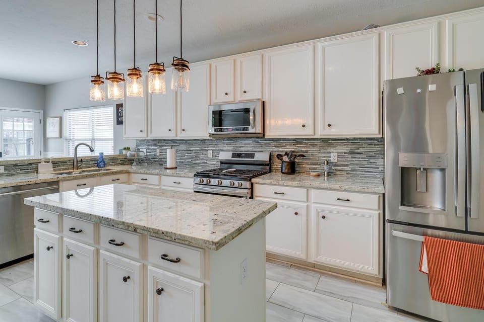 Pool & Shared Game Area! Home 7 Mi to Dtwn Tomball House in The Woodlands