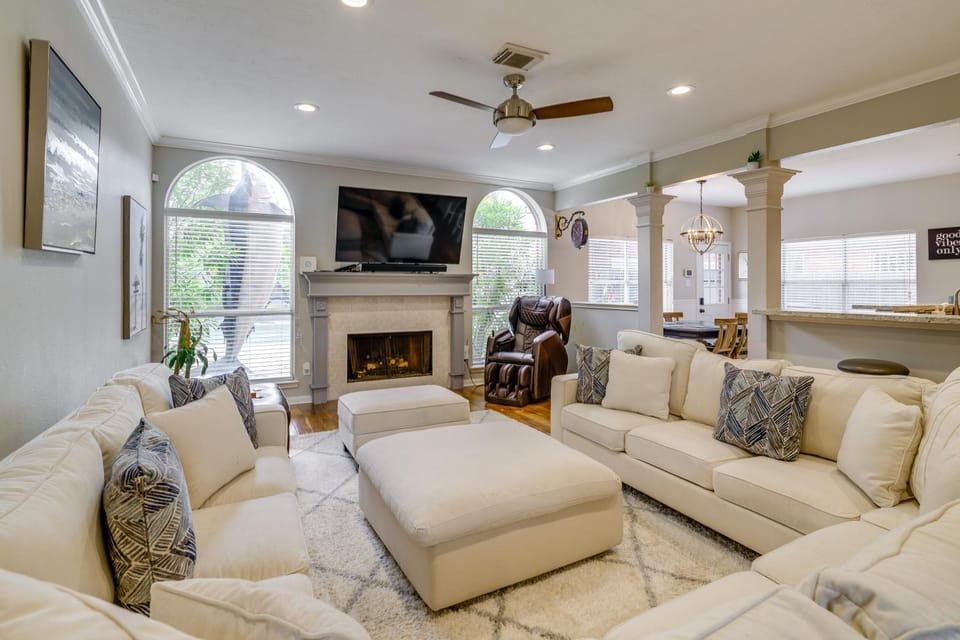 Pool & Shared Game Area! Home 7 Mi to Dtwn Tomball House in The Woodlands