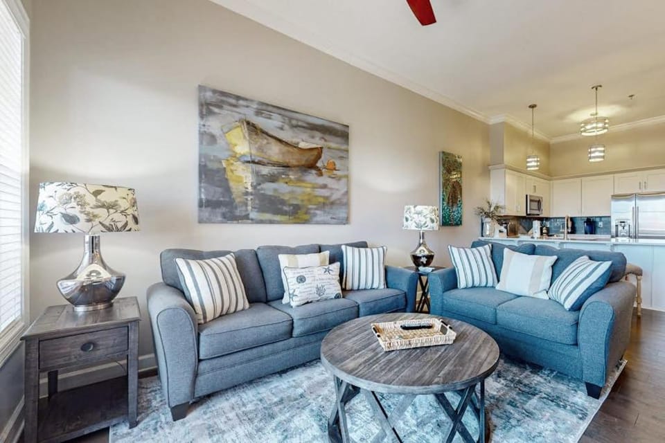 Elegant condo with 2 community pools hot tub & beach access across the road House in Rosemary Beach