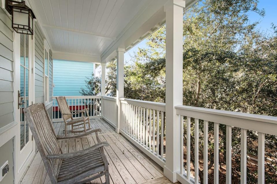 Gorgeous coastal home with shared pool - walk to beach dining & shopping House in Rosemary Beach