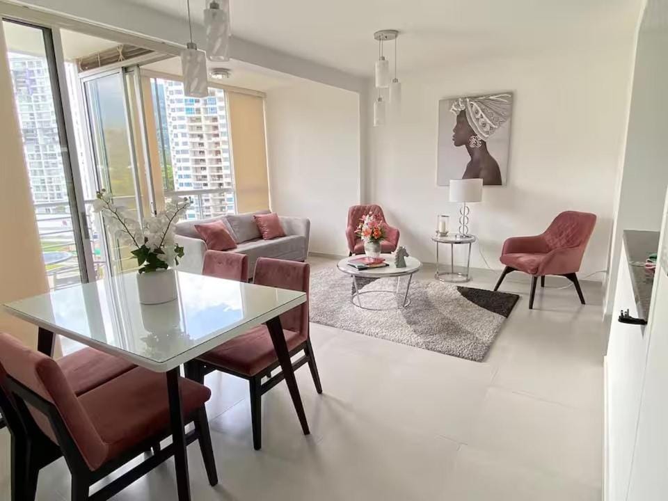 Apto Moderno & Amplio 3 hab - Piscina, BBQ y Balcón Compartir Guardar Apartment in Floridablanca