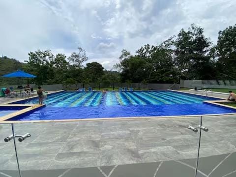 Apto Moderno & Amplio 3 hab - Piscina, BBQ y Balcón Compartir Guardar Apartment in Floridablanca