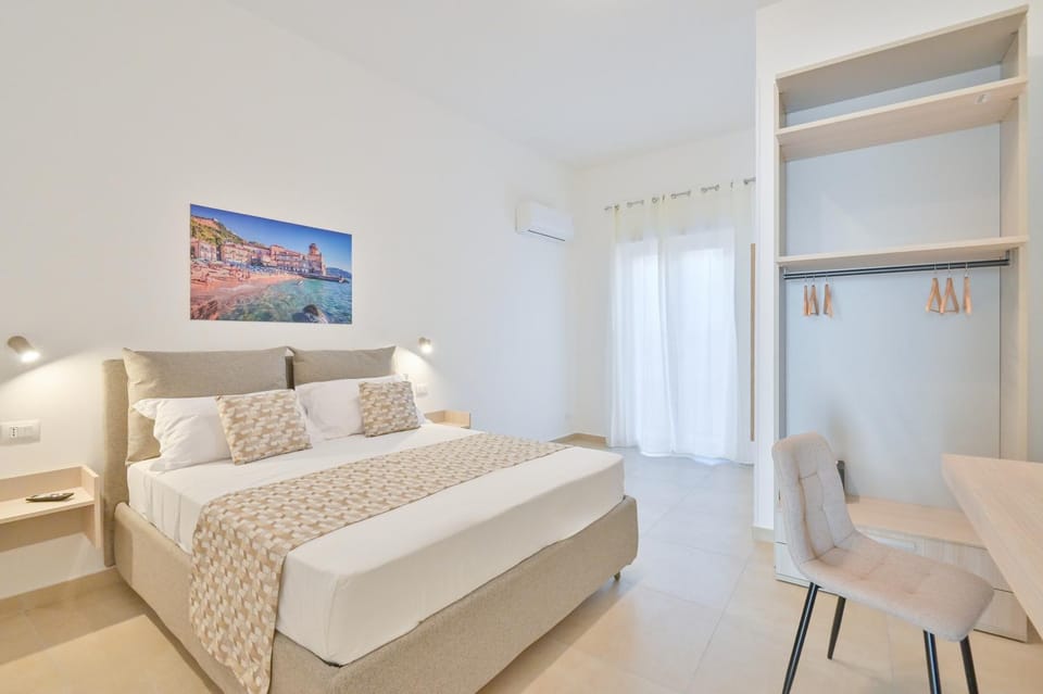 Bed, TV and multimedia, Bedroom, air conditioner