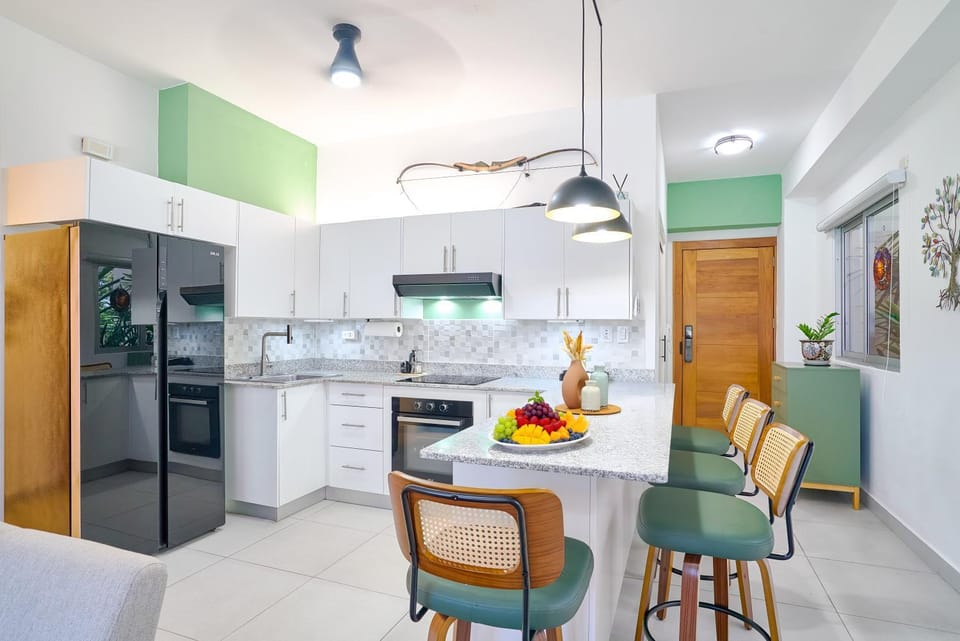 Kitchen or kitchenette, Dining area, oven, stove