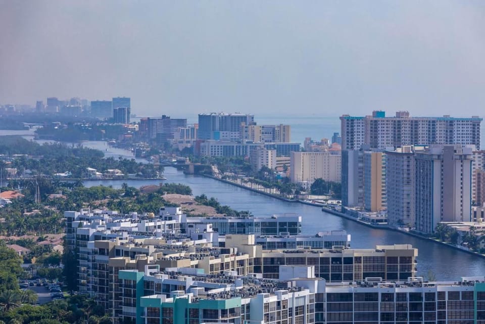 Beachwalk Resort Hallandale Studio High Floor Ocean View 3004 Inn in Hallandale Beach