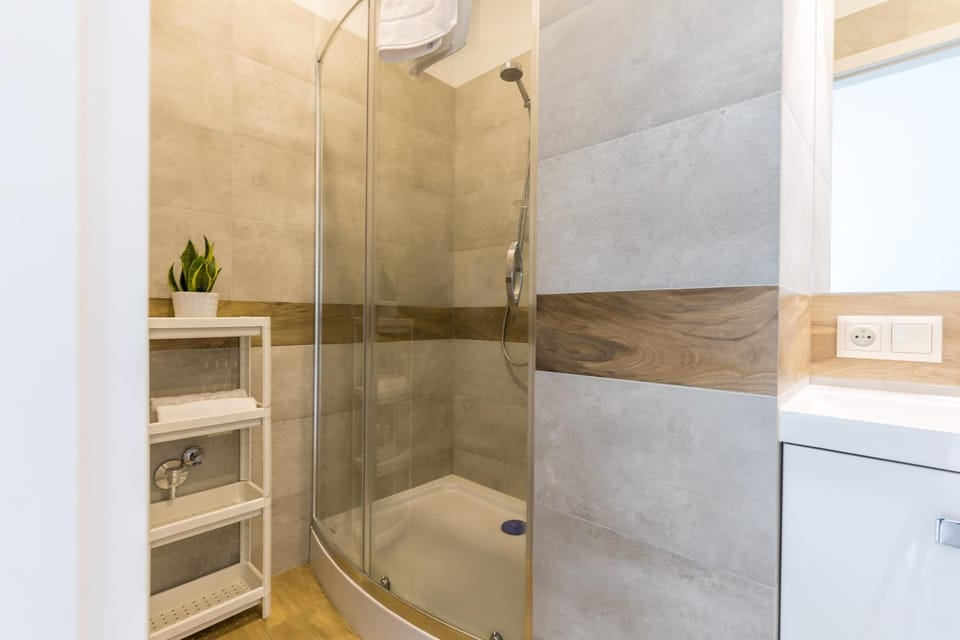 Shower, Bathroom, towels