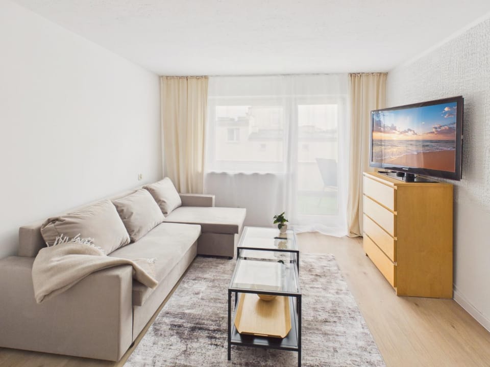 Communal lounge/ TV room, Balcony/Terrace, Living room