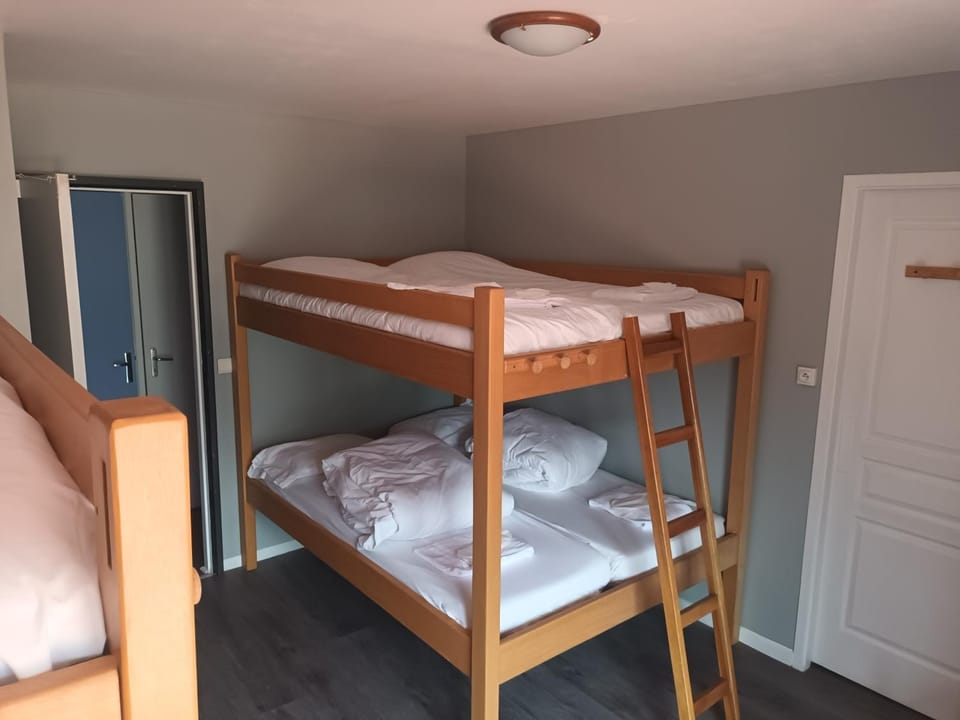 L'Embaradere Hostel in Nouvelle-Aquitaine
