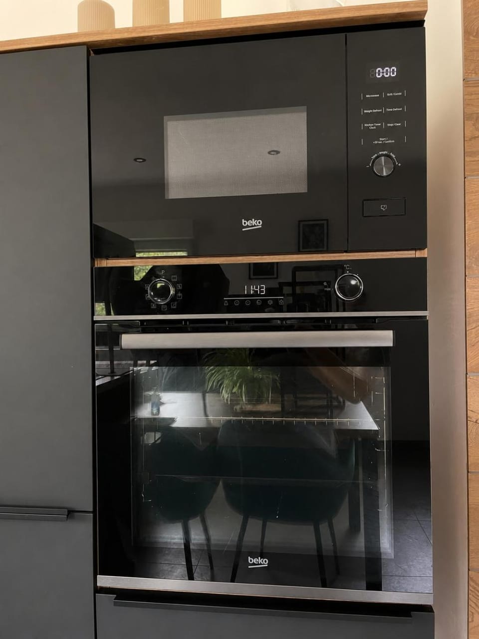 Kitchen or kitchenette, oven