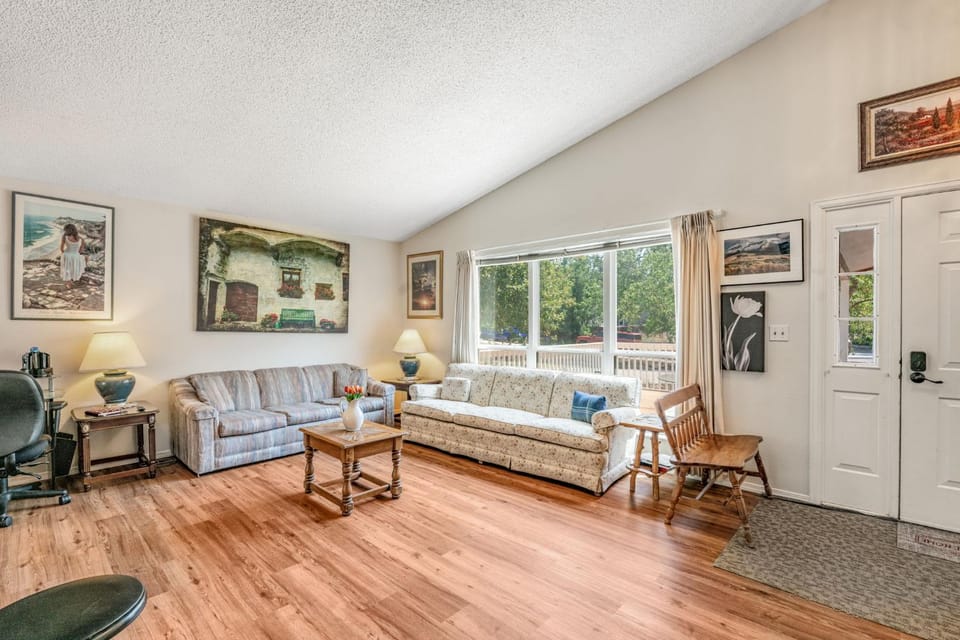 Spacious 3 BR Mountain View Home Colorado Springs House in Black Forest