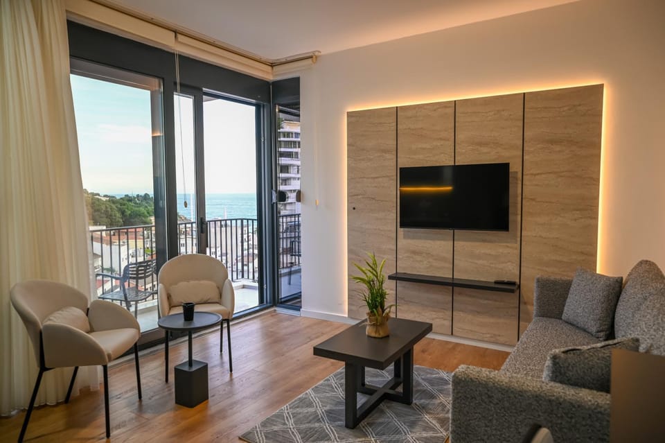 View (from property/room), Balcony/Terrace, Living room