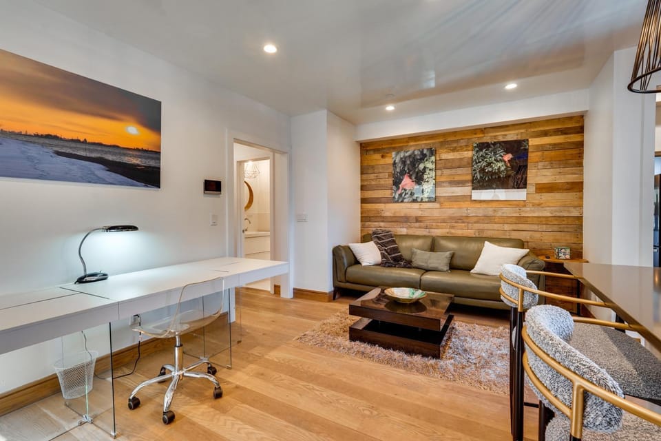 Walk to Dining & Marina! Modern Stamford Condo House in Stamford